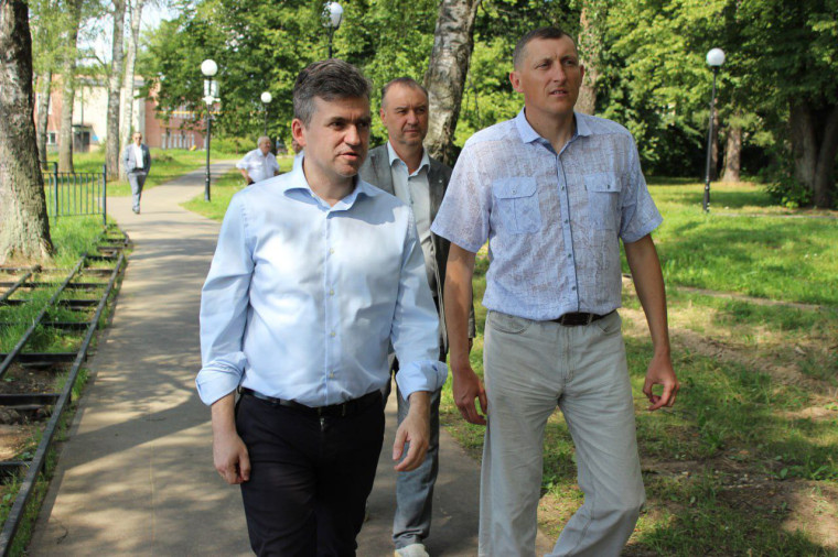 В ходе рабочей поездки в Приволжский район Губернатор Ивановской области Станислав Воскресенский вместе с Главой района Алексеем Уткиным проверил ход работ по преображению Василевского парка.. В ходе рабочей поездки в Приволжский район Губернатор Ивановской области Станислав Воскресенский вместе с Главой района Алексеем Уткиным проверил ход работ по преображению Василевского парка..