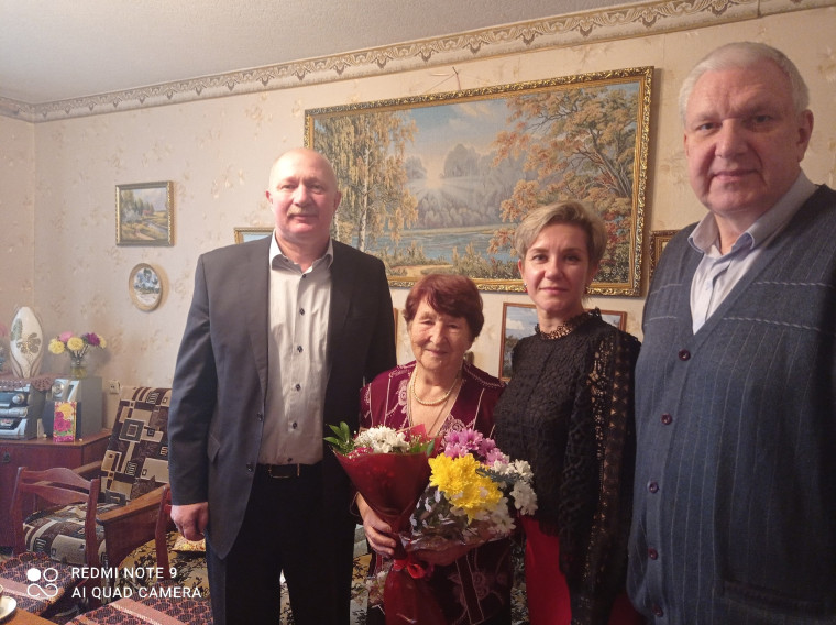 90-летний юбилей сегодня отмечает ветеран педагогического труда Приволжского района. 90-летний юбилей сегодня отмечает ветеран педагогического труда Приволжского района.